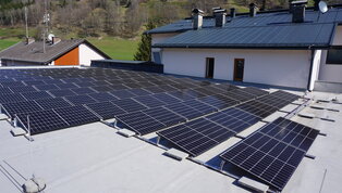 Photovoltaikanlage am Festsaal 